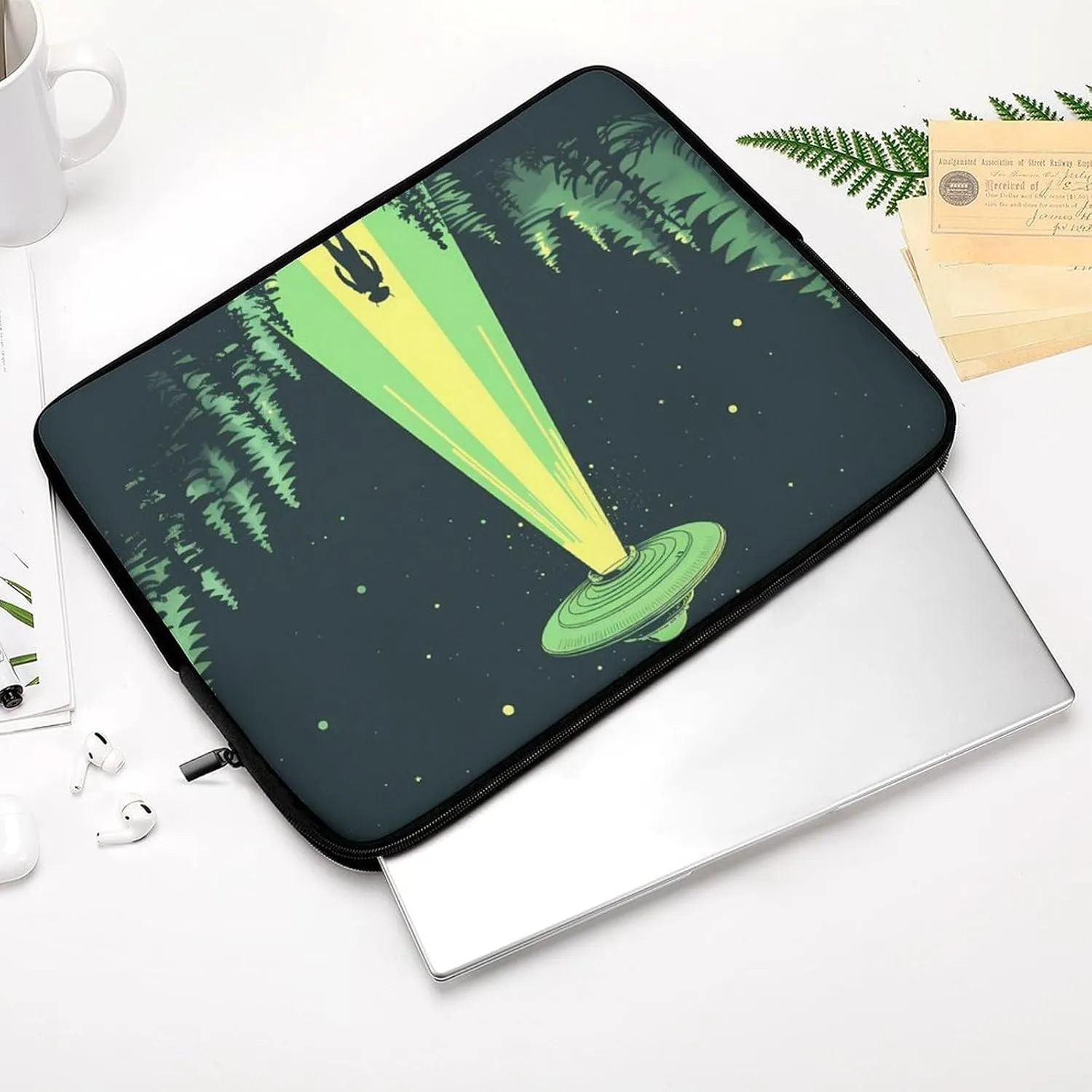 Alien Spaceship at Night Personalized Laptop Bag Business Casual Laptop Cases Slim Computer Bag Briefcase