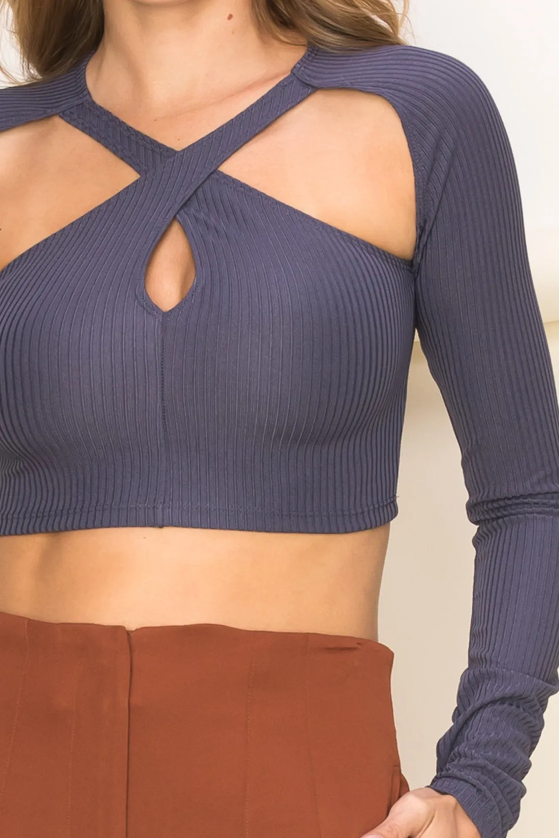 HF22H819-CUTOUT LONG SLEEVE CROP TOP